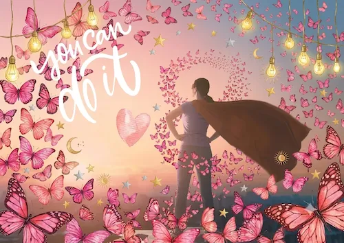 Femme en cape de super-héroïne face au soleil, entourée de papillons, symbolisant la confiance en soi à Lorgues dans le Var.
