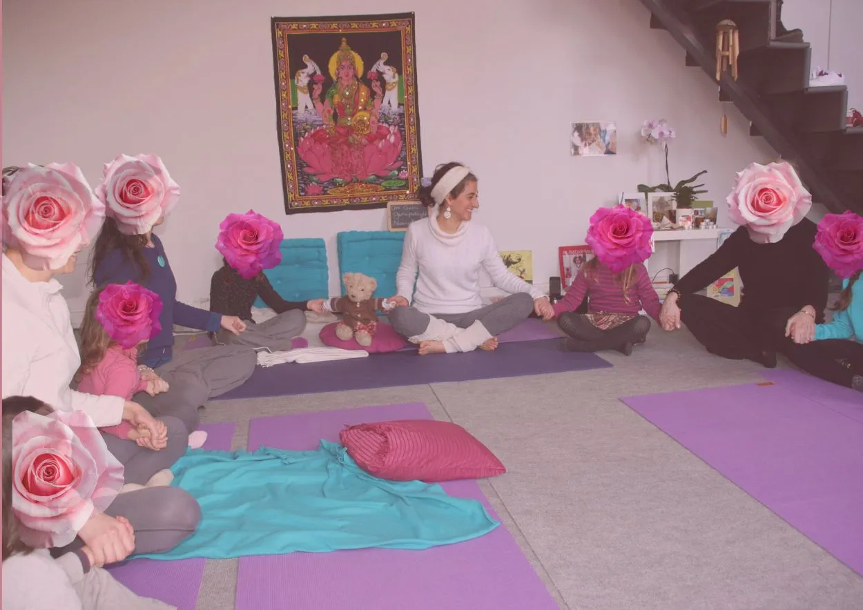 Séance de yoga sophrologie en cercle pour parents/enfants animée par une sophrologue professeure de yoga dans son cabinet à Lorgues, Var